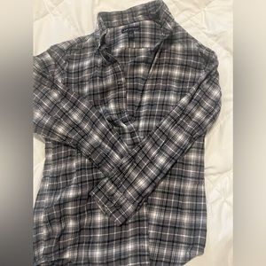 Mens casual shirt (size: medium)